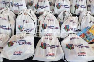 SAN ANDRÉS CHOLULA . ENTREGA ÚTILES ESCOLARES