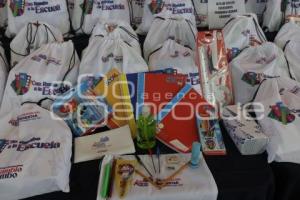 SAN ANDRÉS CHOLULA . ENTREGA ÚTILES ESCOLARES