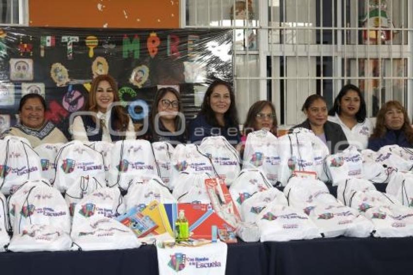 SAN ANDRÉS CHOLULA . ENTREGA ÚTILES ESCOLARES