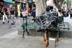ESCULTURA . 5 DE MAYO