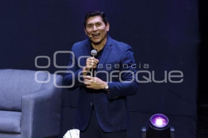 CONFERENCIA . CÉSAR LOZANO