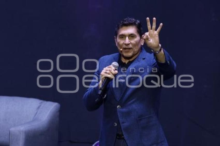 CONFERENCIA . CÉSAR LOZANO