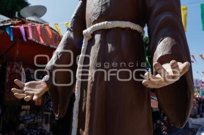 PARIÁN . ESTATUAS