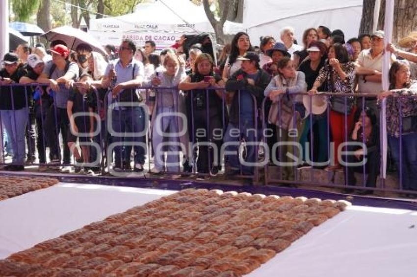 TLAXCALA . RECORD GUINESS PAN DE FIESTA