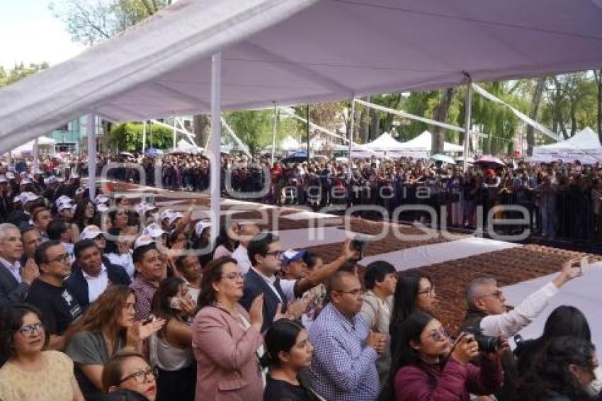 TLAXCALA . RECORD GUINESS PAN DE FIESTA