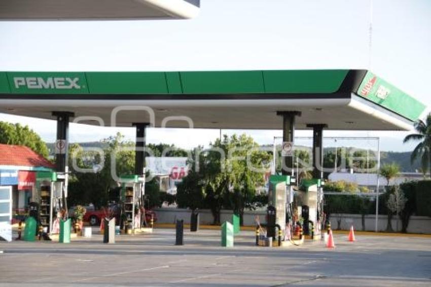 ACATLÁN . DESABASTO DE GASOLINA