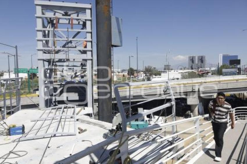 ELEVADOR . PASO PEATONAL CCU