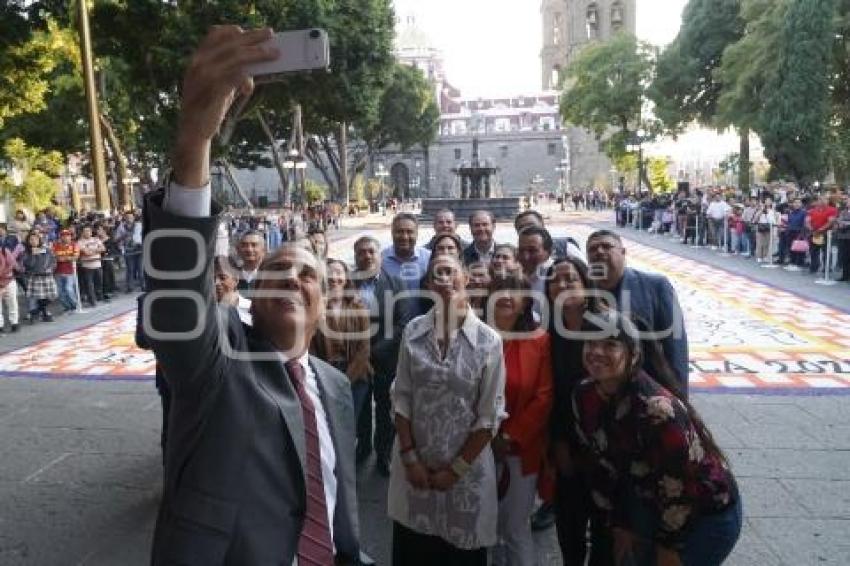 ZÓCALO . ALFOMBRA MONUMENTAL
