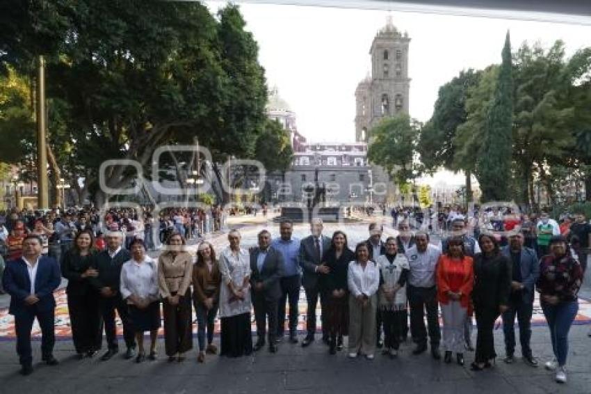 ZÓCALO . ALFOMBRA MONUMENTAL