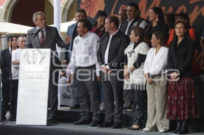 ZÓCALO . ALFOMBRA MONUMENTAL