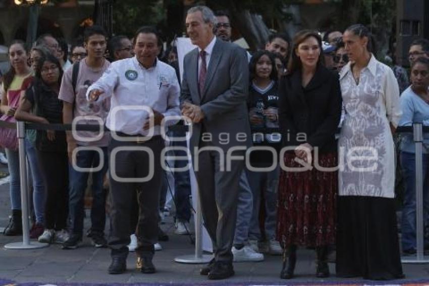ZÓCALO . ALFOMBRA MONUMENTAL
