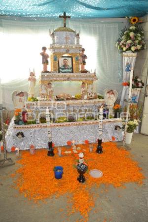 TOCHIMILCO . ALTARES MONUMENTALES