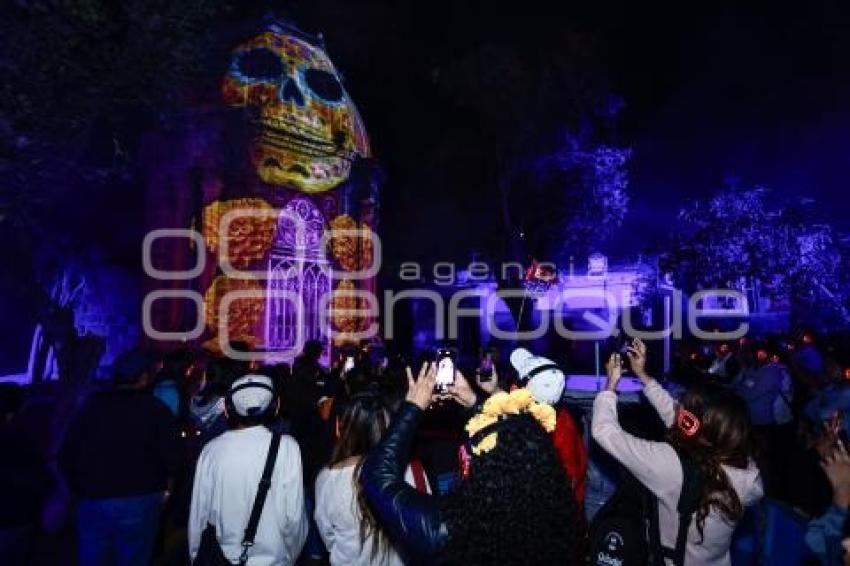 LA MUERTE ES UN SUEÑO . PANTEÓN