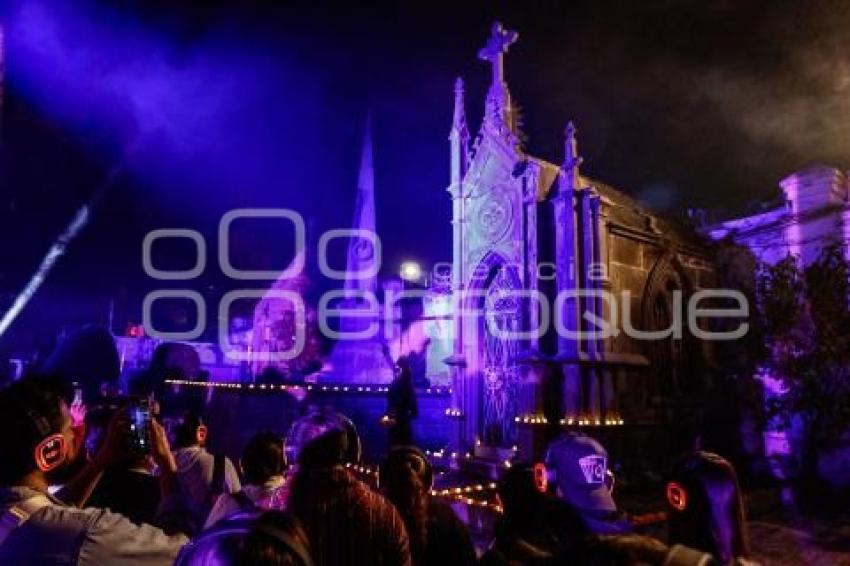 LA MUERTE ES UN SUEÑO . PANTEÓN