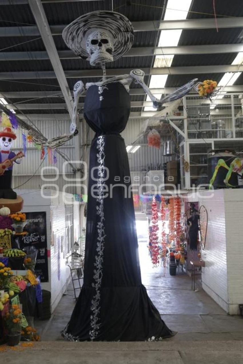 MERCADO INDEPENDENCIA . CATRINA MONUMENTAL