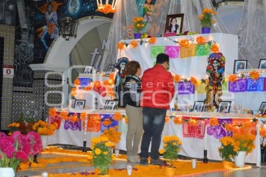 ATLIXCO . OFRENDA PERIODISTAS