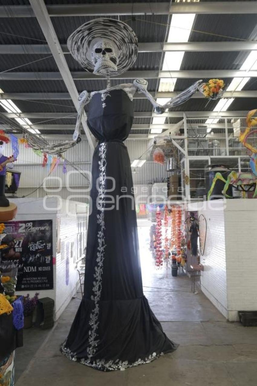 MERCADO INDEPENDENCIA . CATRINA MONUMENTAL