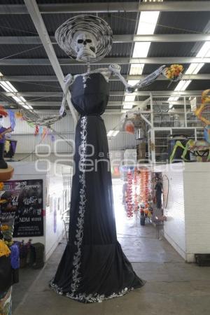 MERCADO INDEPENDENCIA . CATRINA MONUMENTAL