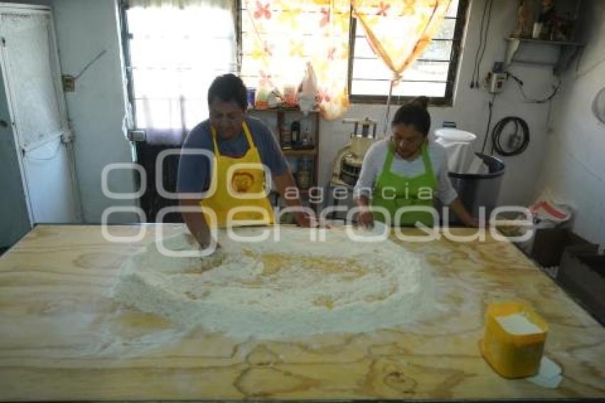 TLAXCALA . ELABORACIÓN DE HOJALDRA