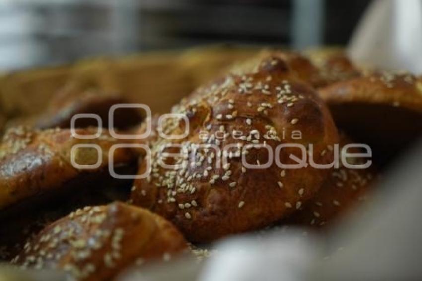 TLAXCALA . ELABORACIÓN DE HOJALDRA