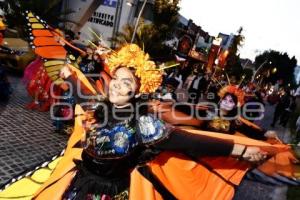 DESFILE ENTRE VIVOS Y MUERTOS
