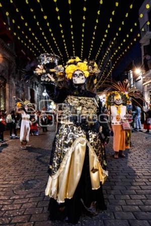 DESFILE ENTRE VIVOS Y MUERTOS