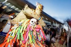 DESFILE ENTRE VIVOS Y MUERTOS