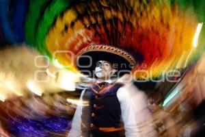 DESFILE ENTRE VIVOS Y MUERTOS