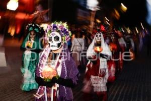 DESFILE ENTRE VIVOS Y MUERTOS
