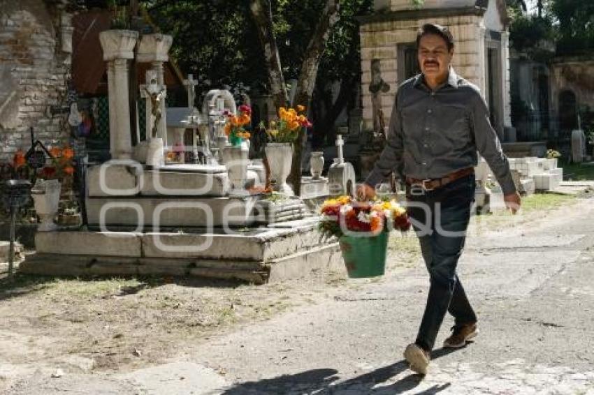 PANTEÓN . DÍA DE MUERTOS