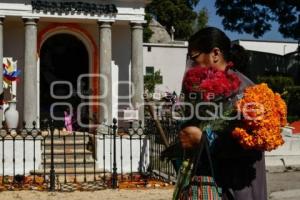 PANTEÓN . DÍA DE MUERTOS