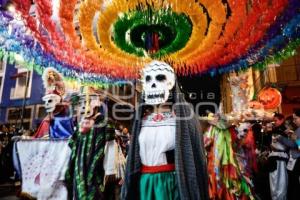 DESFILE ENTRE VIVOS Y MUERTOS