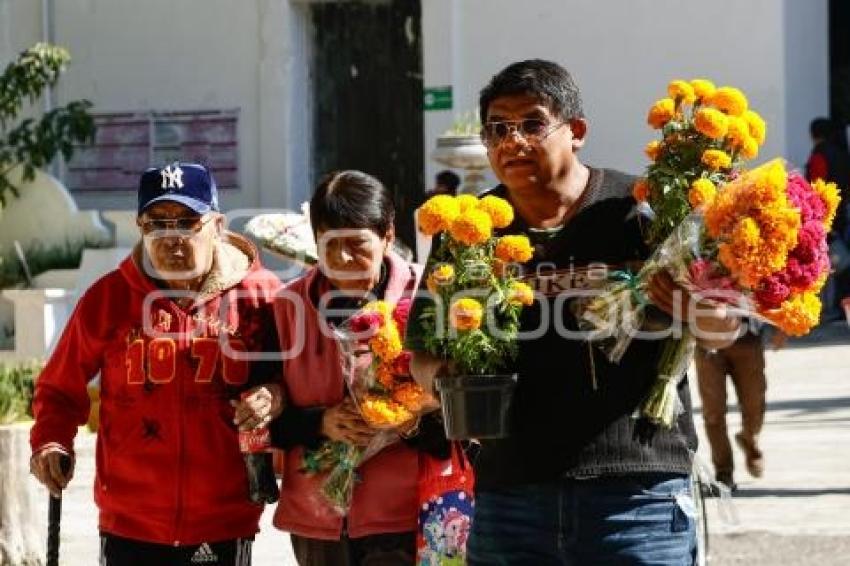 PANTEÓN . DÍA DE MUERTOS