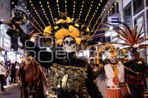DESFILE ENTRE VIVOS Y MUERTOS