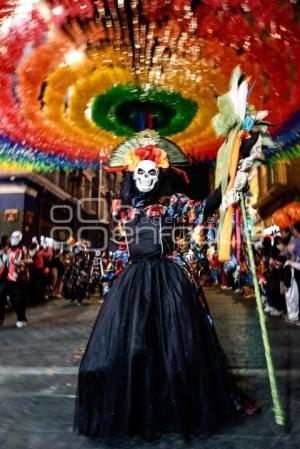 DESFILE ENTRE VIVOS Y MUERTOS