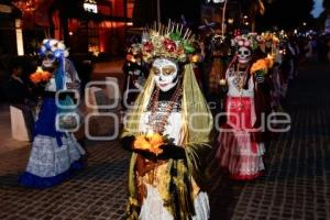 DESFILE ENTRE VIVOS Y MUERTOS