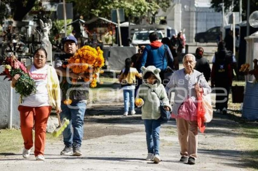 PANTEÓN . DÍA DE MUERTOS