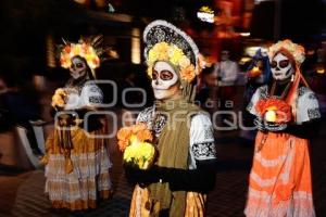 DESFILE ENTRE VIVOS Y MUERTOS