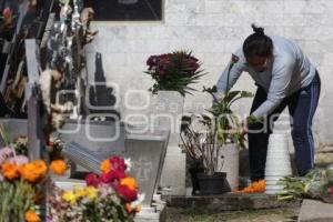 PANTEÓN . DÍA DE MUERTOS