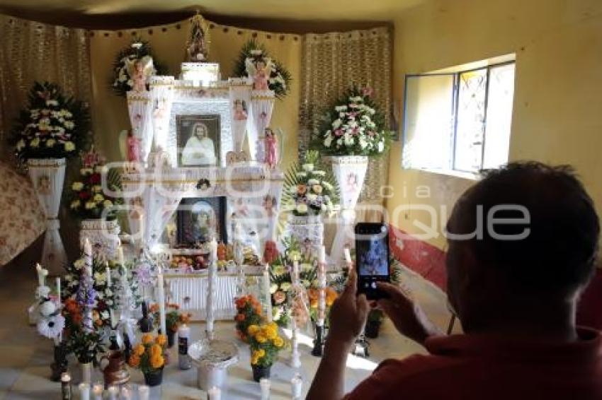 HUAQUECHULA . ALTARES MONUMENTALES