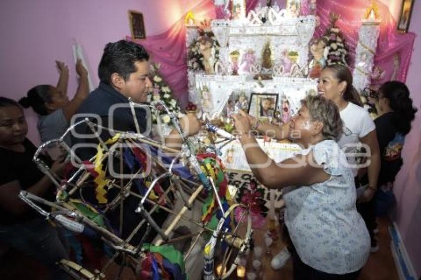 HUAQUECHULA . ALTARES MONUMENTALES