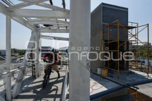 VÍA ATLIXCÁYOTL . PUENTE PEATONAL