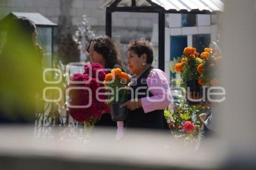 TLAXCALA . PANTEÓN . DÍA DE MUERTOS