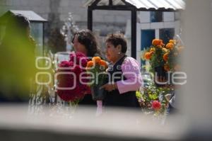 TLAXCALA . PANTEÓN . DÍA DE MUERTOS