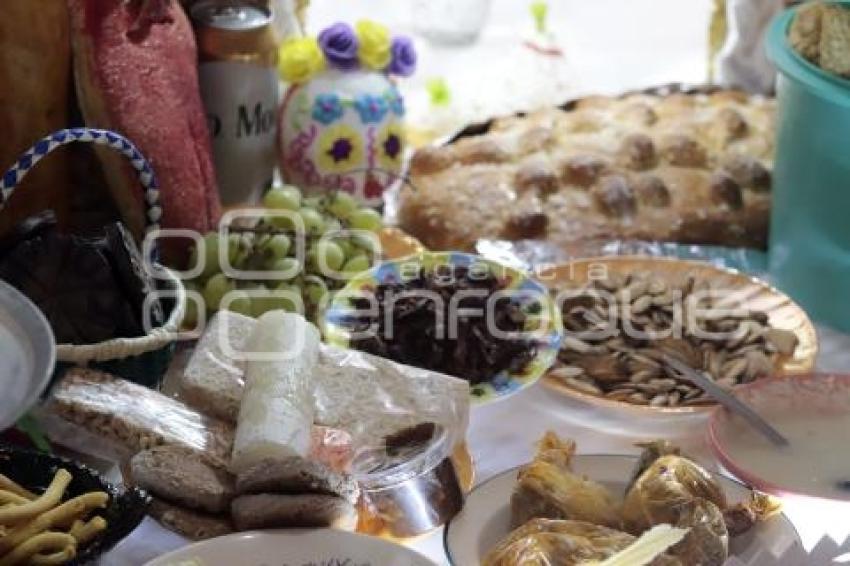 HUAQUECHULA . ALTARES MONUMENTALES