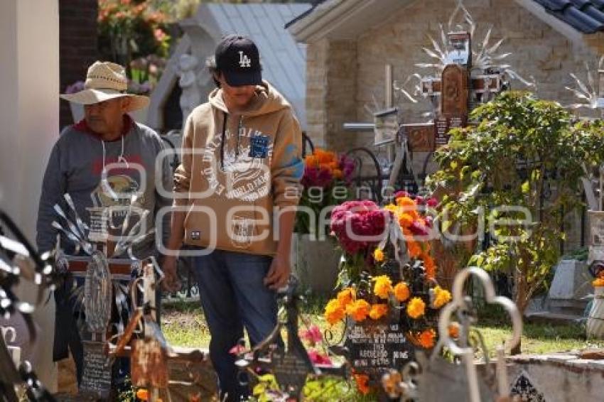 TLAXCALA . PANTEÓN . DÍA DE MUERTOS