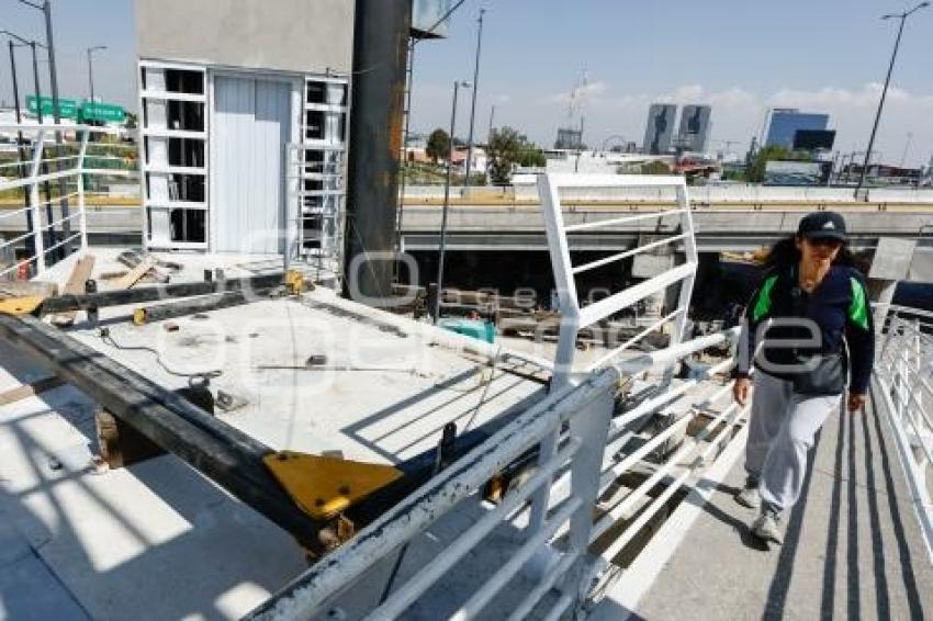 VÍA ATLIXCÁYOTL . PUENTE PEATONAL