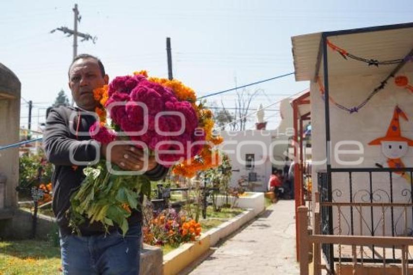 TLAXCALA . PANTEÓN . DÍA DE MUERTOS