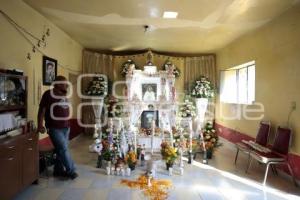 HUAQUECHULA . ALTARES MONUMENTALES