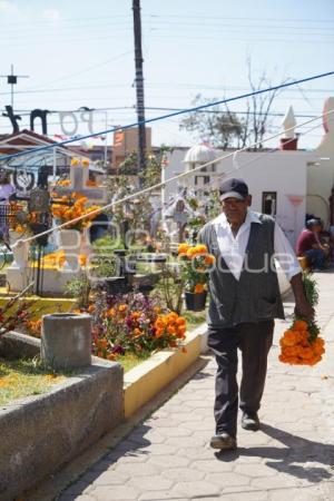 TLAXCALA . PANTEÓN . DÍA DE MUERTOS